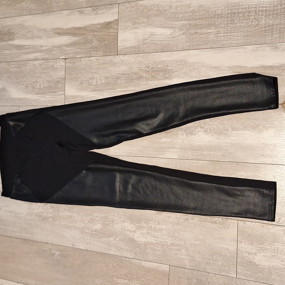 Express leggings with shiny patterns size xs